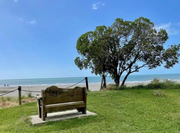 Coastal Charm In Patons Rock Villa Rangihaeata Exterior photo